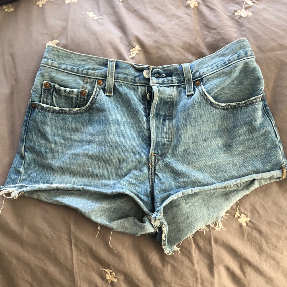 Levi’s shorts - Picture 1 of 3